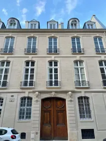 LivinParis - Luxury 3 Bedrooms Le Marais I - Image 2