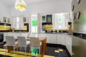 House with Garden Pool & Electric Generator - Image 2