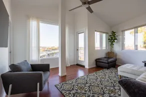 NICE VIEWS Harbor & Palos Verdes Hills I Parking - Image 4