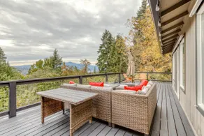 Gorge Poolside Hideaway w/ hot tub and huge deck - Image 2