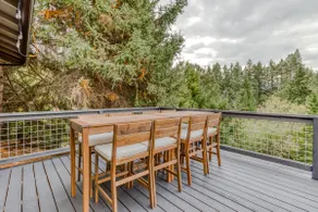 Gorge Poolside Hideaway w/ hot tub and huge deck - Image 3
