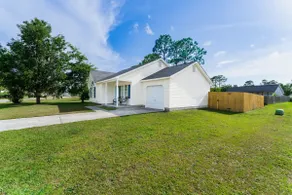 Cute & Open Two Bedroom in Family Neighborhood - Image 2