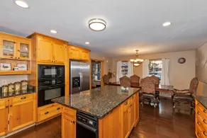 Big 10 Luxury Cabin/Walk to Snow Summit- HotTub - Image 5