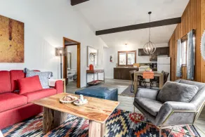 Eagles Nest Chalet with Private Deck Near Banff - Image 2