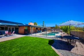 Peace & Quiet, Comfortable 4 bed Home, Spa & Pool - Image 3