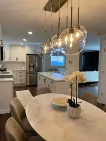 Cheerful & private 4 bedroom Shoreline home. - Image 2