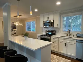 Cheerful & private 4 bedroom Shoreline home. - Image 5