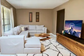 Contemporary 4-Bedroom Retreat - Image 2