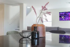 Mid-century modern stylish home - Image 3