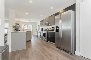 Mid-century modern stylish home - Image 5
