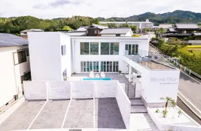 Newly built in 2022, the ultimate designer home! Private space with a pool and a private rental - Image 5