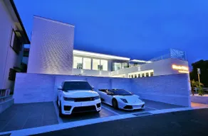 Newly built in 2022, the ultimate designer home! Private space with a pool and a private rental - Image 4