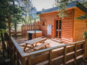 Forsythia Cabin: Softness & Relaxation - Image 2