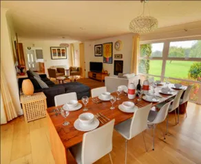 Stunning bungalow getaway in huge enclosed garden - Image 4
