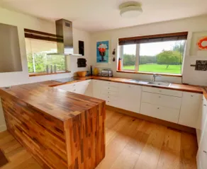 Stunning bungalow getaway in huge enclosed garden - Image 5
