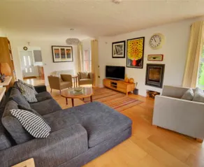Stunning bungalow getaway in huge enclosed garden - Image 3