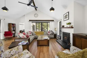 Welcoming 3 bedroom home set in landscaped gardens - Image 2