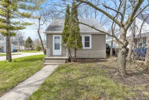 5-Min Walk to MSU | 1GB Fiber, EV Garage & Patio - Image 2