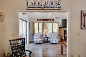 Spacious and Tranquil Lazy Lake Lodge Escape - Image 3