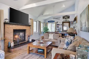 Spacious and Tranquil Lazy Lake Lodge Escape - Image 4