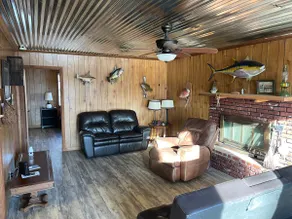 Waterfront two bedroom cottage with ample parking - Image 2
