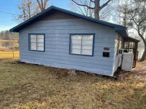 Waterfront two bedroom cottage with ample parking - Image 4