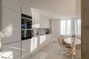 Sunset Home, Luxury Lake Front Apartment - Image 4