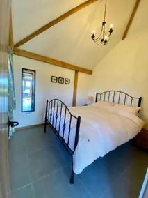 Rural self contained Oak Barn with log burner - Image 5