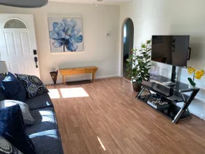 Cheerful 2 Bedroom House with off street parking - Image 4