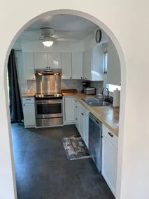 Cheerful 2 Bedroom House with off street parking - Image 3