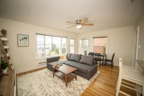 Alki Beachfront Getaway #1- Amazing View Deck! - Image 4