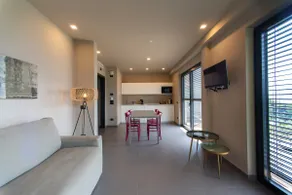 Panoramic Relaxing Gazzi Apartments Balcone - Image 2