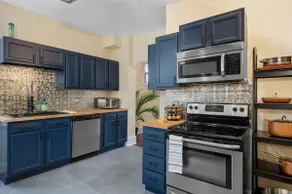 Stylish 4BR w/ Hot Tub & Huge Deck – Near Downtown - Image 5