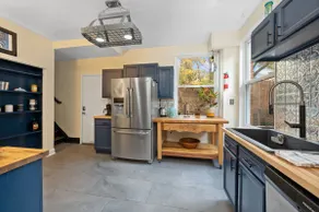 Stylish 4BR w/ Hot Tub & Huge Deck – Near Downtown - Image 4