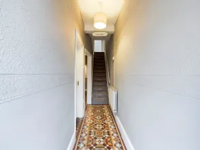 Cheerful 3 bedroom home with free parking and WIFI - Image 5