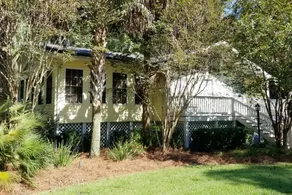 Quiet beach cottage with unique local attractions nearby - Image 2