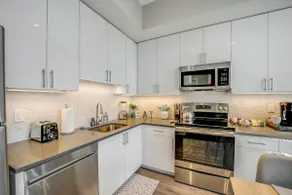 Stylish 1br Unit. Parking. Easy Ride to NYC - Image 3