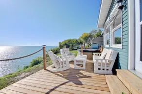 The Kiss nTell - Year round - Hot tub - Lake Views - Image 5