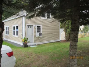 Cheerful 2 Bedroom cottage 1 mile walk to Beach. - Image 3