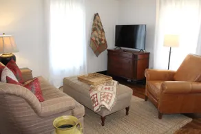 Cozy 1920s Farmhouse in the Ozark hills - Image 2