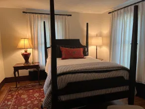 Cozy 1920s Farmhouse in the Ozark hills - Image 3
