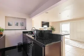 Enjoy Amazing Bay Views Luxury Living Suite - Image 5