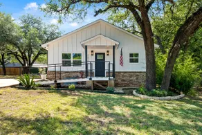 New! Cheerful 2-bedroom bungalow at Belton Lake. - Image 2