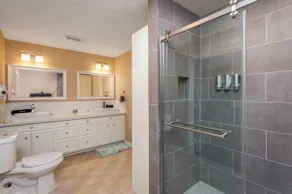 4BR4BTH✬3KSqft ✬Large Open LR✬5 Mins-Kemah/NASA - Image 5