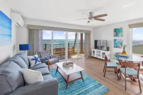 *Beachfront!* Corner Oceanview Condo w/ AC! - Image 4