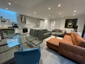 Detached Luxury House in the Hart of Islington - Image 2