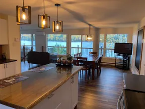 Waterfront cottage with panoramic view - Image 3