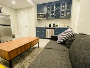 Cozy 2-bedroom suite in Calgary - Image 3