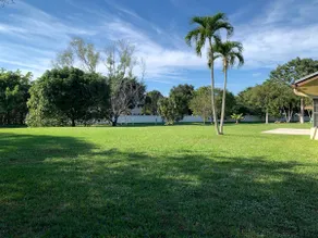 Huge Entire Waterfront Garden Garage Vacation Home - Image 2