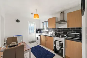 1 bedroom flat Aylesbury, Private Parking, Fowler rd - Image 3